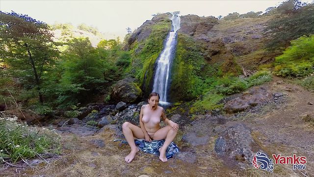 Contenu x à l'extérieur de déesse