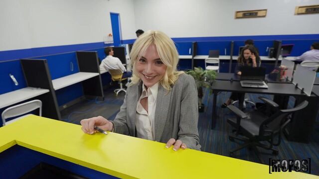 Porno de oficina protagonizado por la admirable Lola Pearl y Amber Maddie