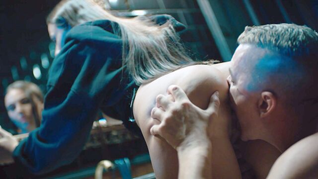 Mira escena con la llameante Steve Q y Milan Cheek