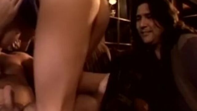 Screw My Wife Club presenta azione coppie di scambisti con regina