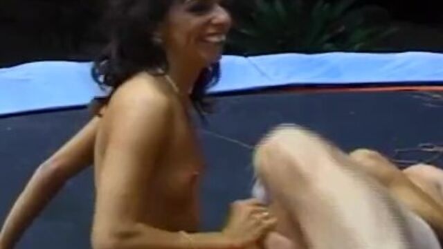 Guarda riprese di fatata pollastrella