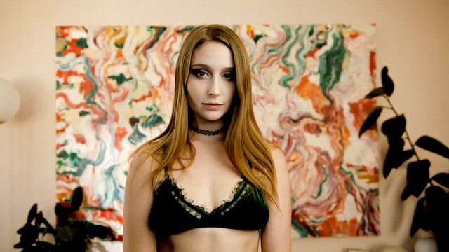 Laney Grey en pornografía de garganta profunda de Junk Productions