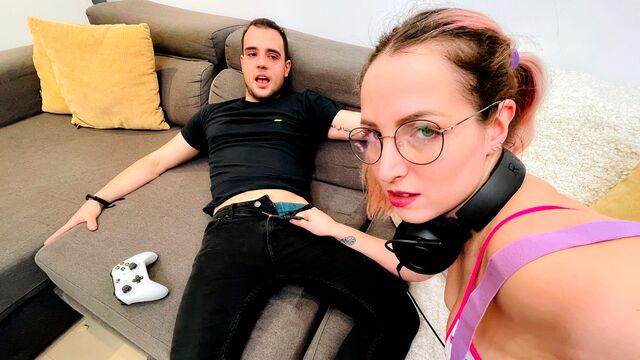 Wolf Wagner presenta azione giovane con Liz Rainbow