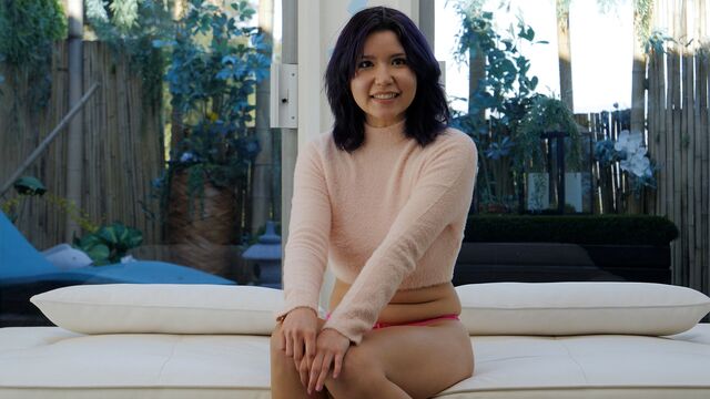 Net Girl presenta toma con las con curvas de Kassandra