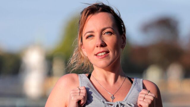 Videata gambe lunghe con Mya