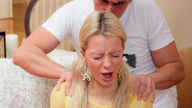 Tráiler con la indecente Iza con rubia de Teen Girls