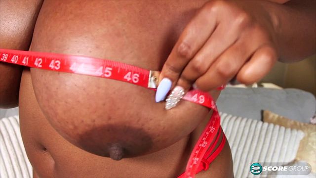 Mira clip con la viciosa Maserati