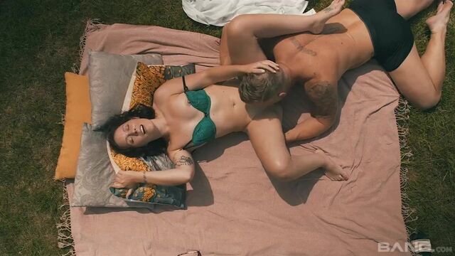 Betörende Belle OHara in der Hauptrolle in Cowgirl Pornofilm