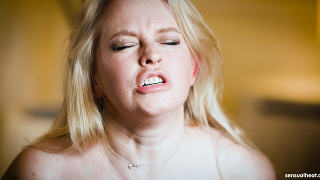 La placentera Anna Lynx en tráiler de culo grande