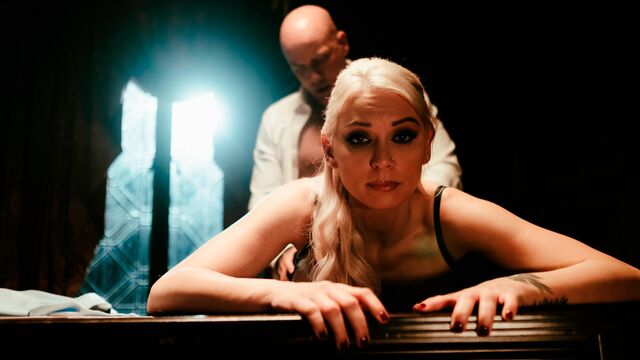 Kenzie Taylor dans pornographie grosse queue de Wicked Pictures