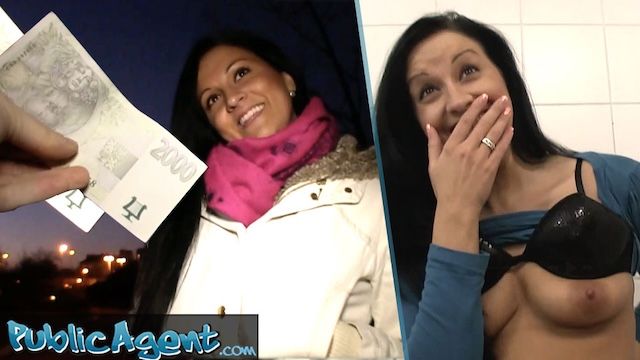 Escena con la apetitosa Martin Gun y Clair Brooks con polla grande de Public Agent