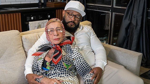 अद्भुत  फैंसी महिला में बड़े स्तन लिंग