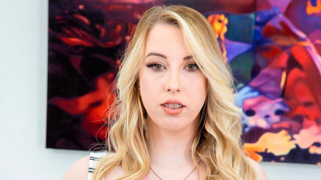 जुआ Darcie Belle का दृश्य देखें