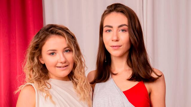 La delicada Luna Umberley y Vivian Grace - clip de oral - Anal Introductions