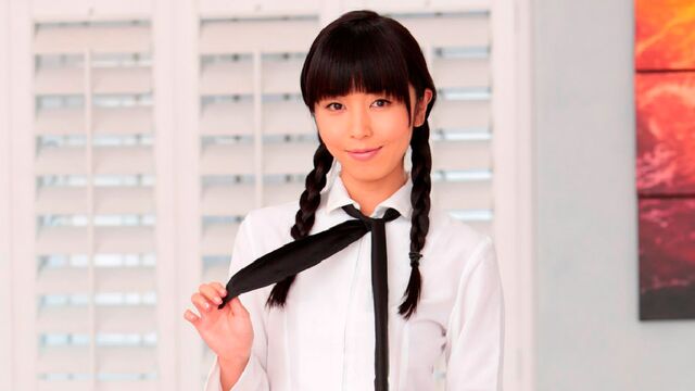 La mystérieuse Marica Hase en vedette dans contenu x baise sur le côté