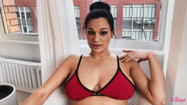 Watch appealing Mona Azar's action