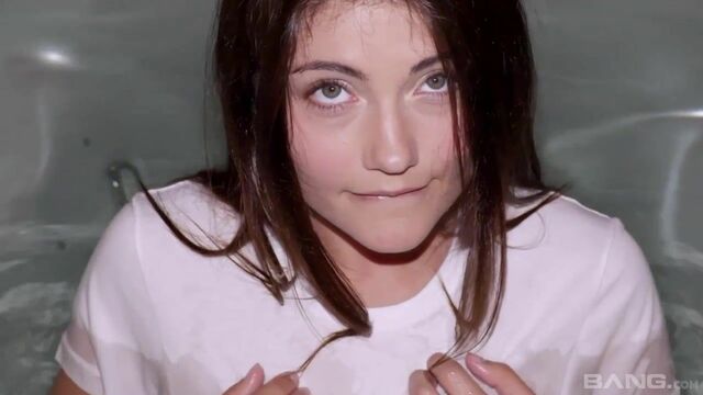 Adria Rae en adelanto de vaquera de Bang!