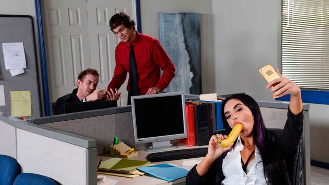 Big Tits at Work प्रस्तुत करता है Sasha Bleou का बड़ा वाला लंड चित्र