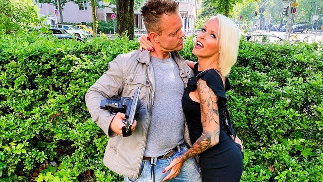 Down To Fuck Dating présente film pipe de Sophie Logan