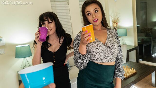 Nicole Sage em pernas cumpridas delícia no Karup's Hometown Amateurs