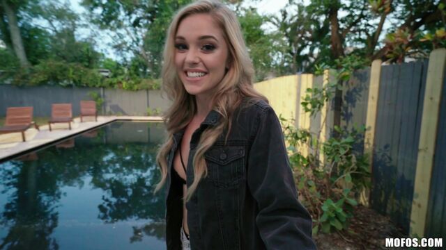 Girls Gone Pink presenta trailer tette grosse con Kali Roses e Whitney Wright