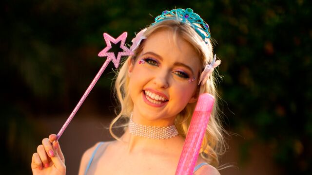 Contenu x cheveux bouclés de l'aristocratique Chloe 