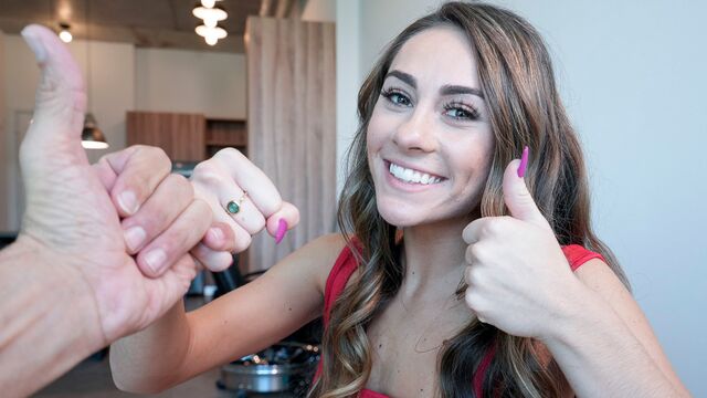 Porno de oral protagonizado por la espléndida Mackenzie Mace