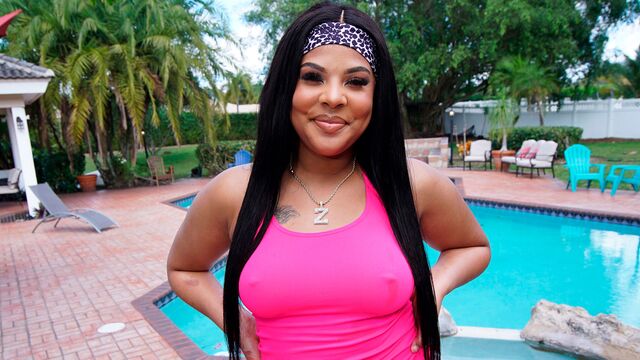 La gracile Zoey Reyes - film gros culs - Ass Parade