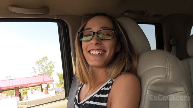 Avery में मध्यम आकार के स्तन विड. ExCoGi द्वारा