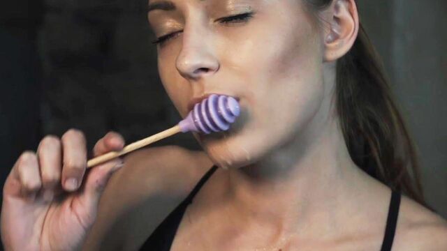 Raisa em siririca filme no TLE