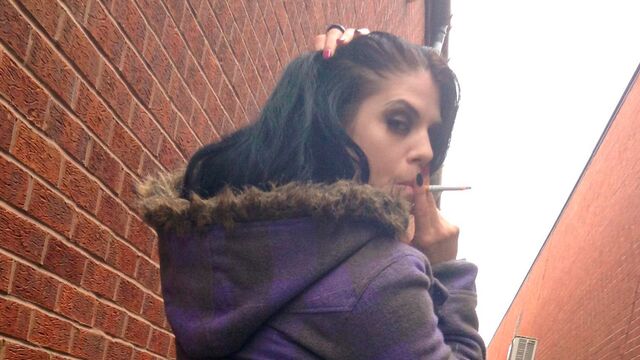 Salterina Lucia Love - videata nudo - Uk-Flashers