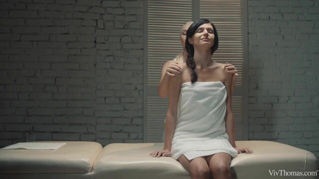 Viv Thomas presenta sesso leccata di figa con Lovita Fate e Arian Joy