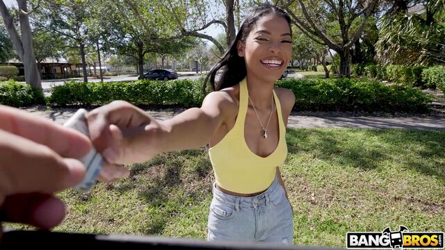 Lächelnde Eden's Teenie Pornofilm