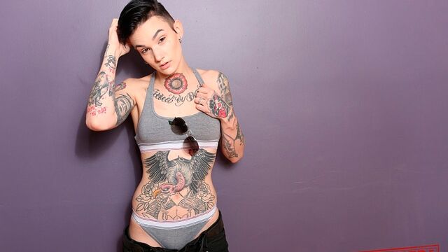 Explosive Leigh Raven und Nikki Hearts in Oral Sex