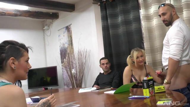 The More The Better presenta oscenità a tre con Julie e Melissa Milan