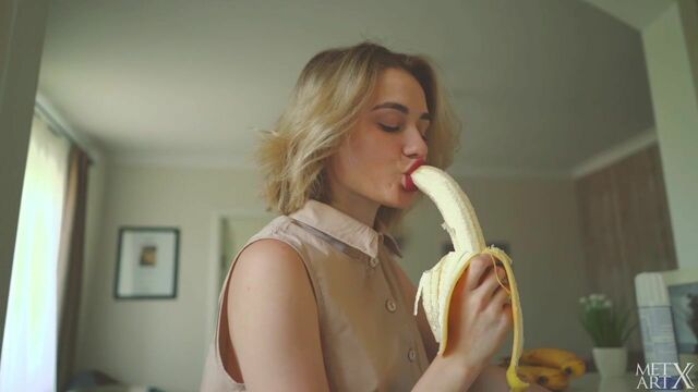 Alice Shea in Teenie Porno von MetArt X