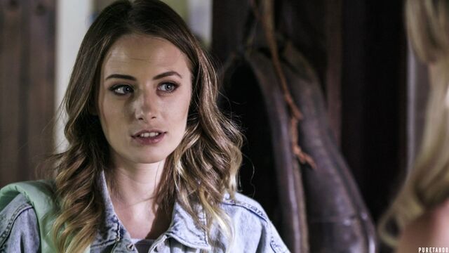 Pure Taboo - escena de lencería