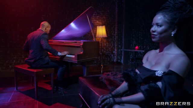 Kira Noir y Ebony Mystique en tráiler de polla grande negra de Pornstars Like it Big