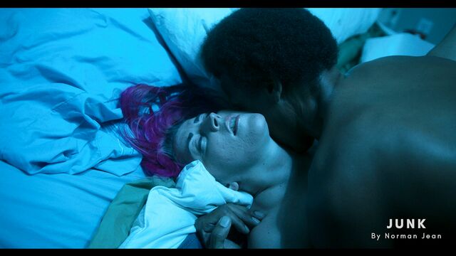 Contenido de la deseable Alana de tetas de tamaño mediano 