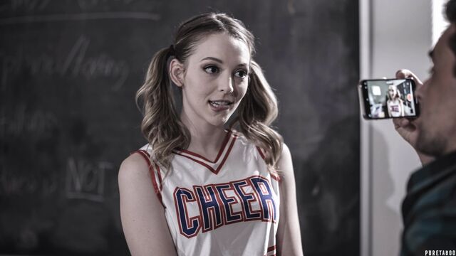 Furba Lily Larimar in sesso gola profonda