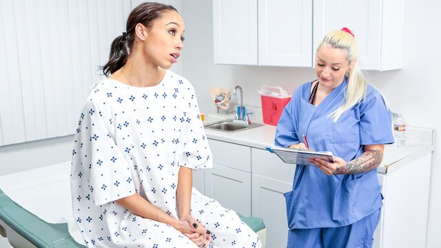 Perv Doctor présente action grosse queue de Alexis Tae et Hadley Haze