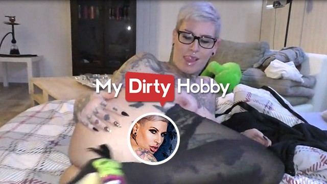 Hübsche Frau - Tätowierte Frau XXX - mydirtyhobby